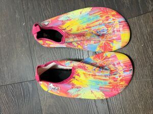 Women’s Size Small Pink Patterned Water Shoes Slip On